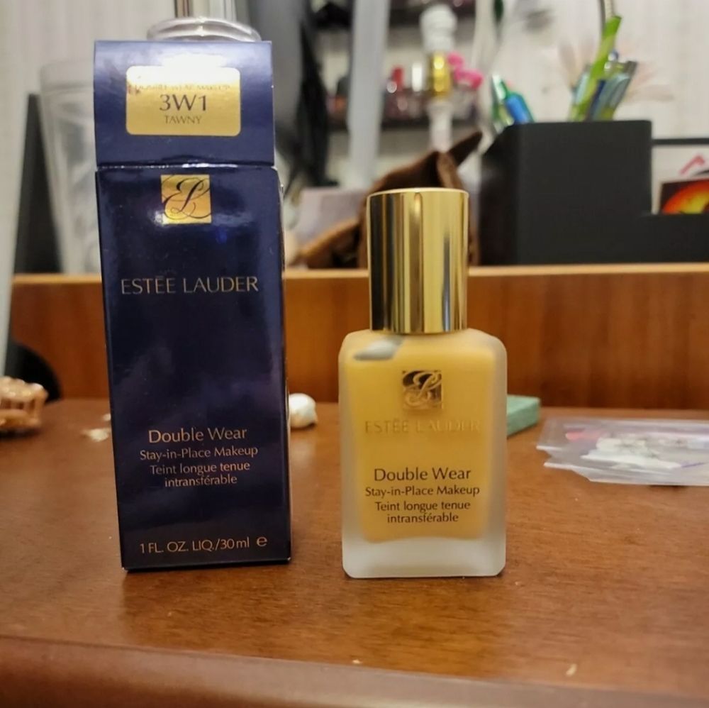 Authentic Estee Lauder Double Wear foundation in 3W1 Tawny NIB